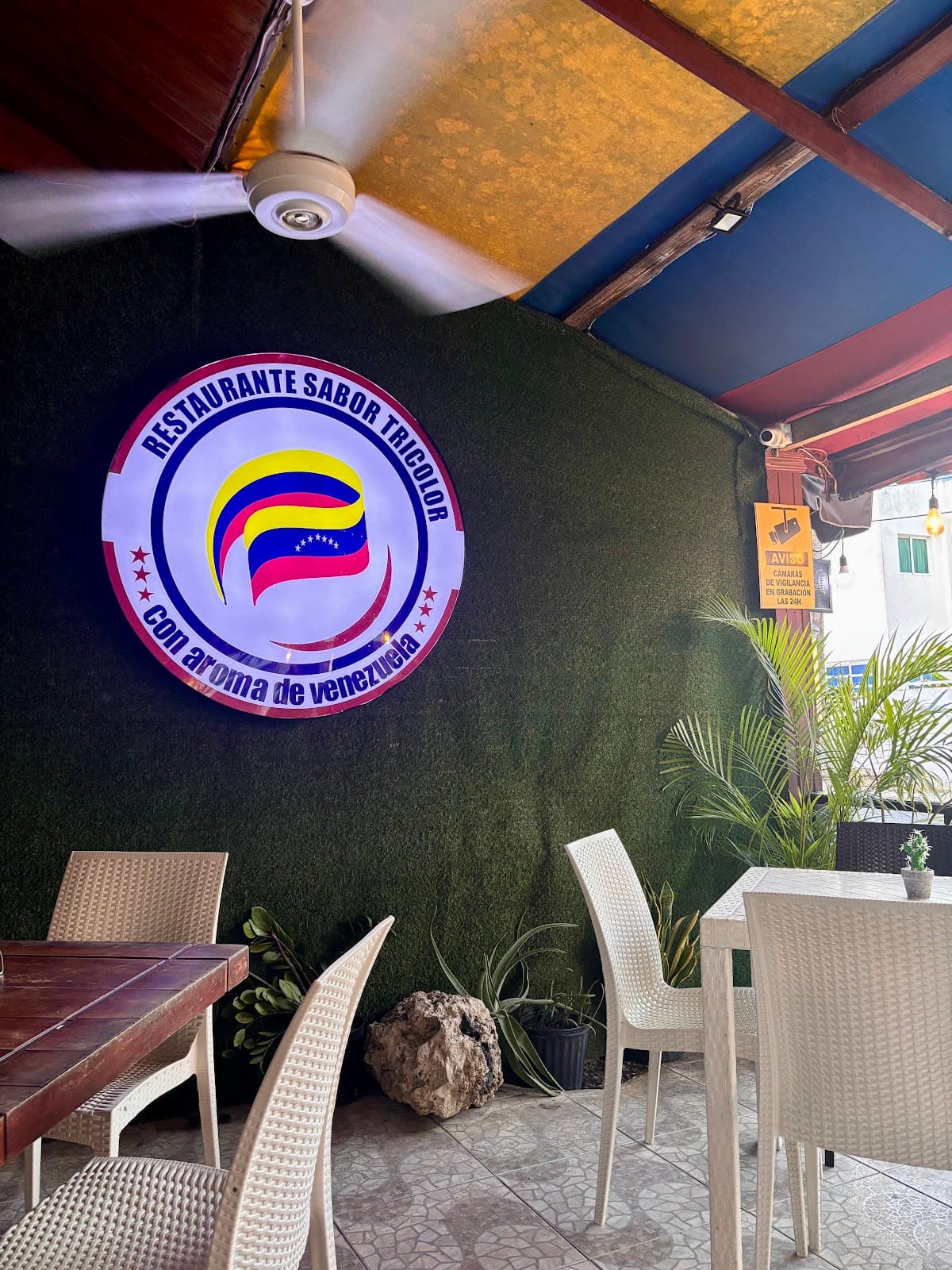 Restaurante Sabor Tricolor con Aroma de Venezuela
