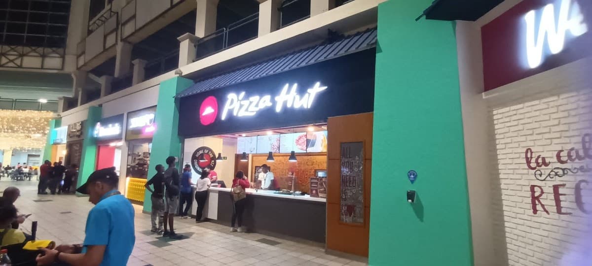 Pizza Hut — Av. San Vicente de Paúl 321