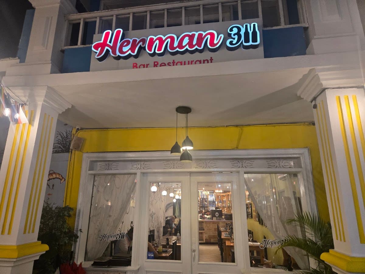 Herman 311 Bar & Restaurant