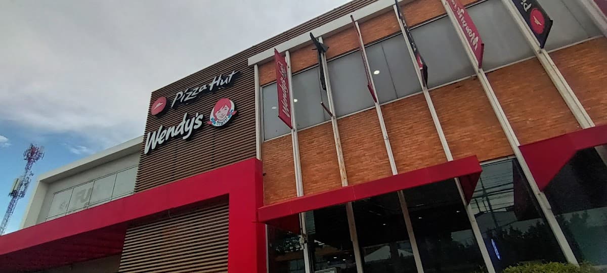 Pizza Hut — Av. José Núñez de Cáceres