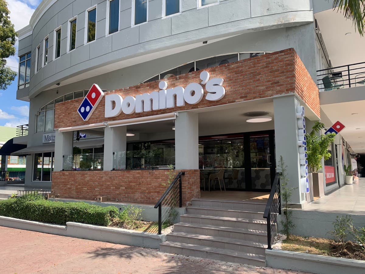 Domino's — Pizza - Plaza Las Américas