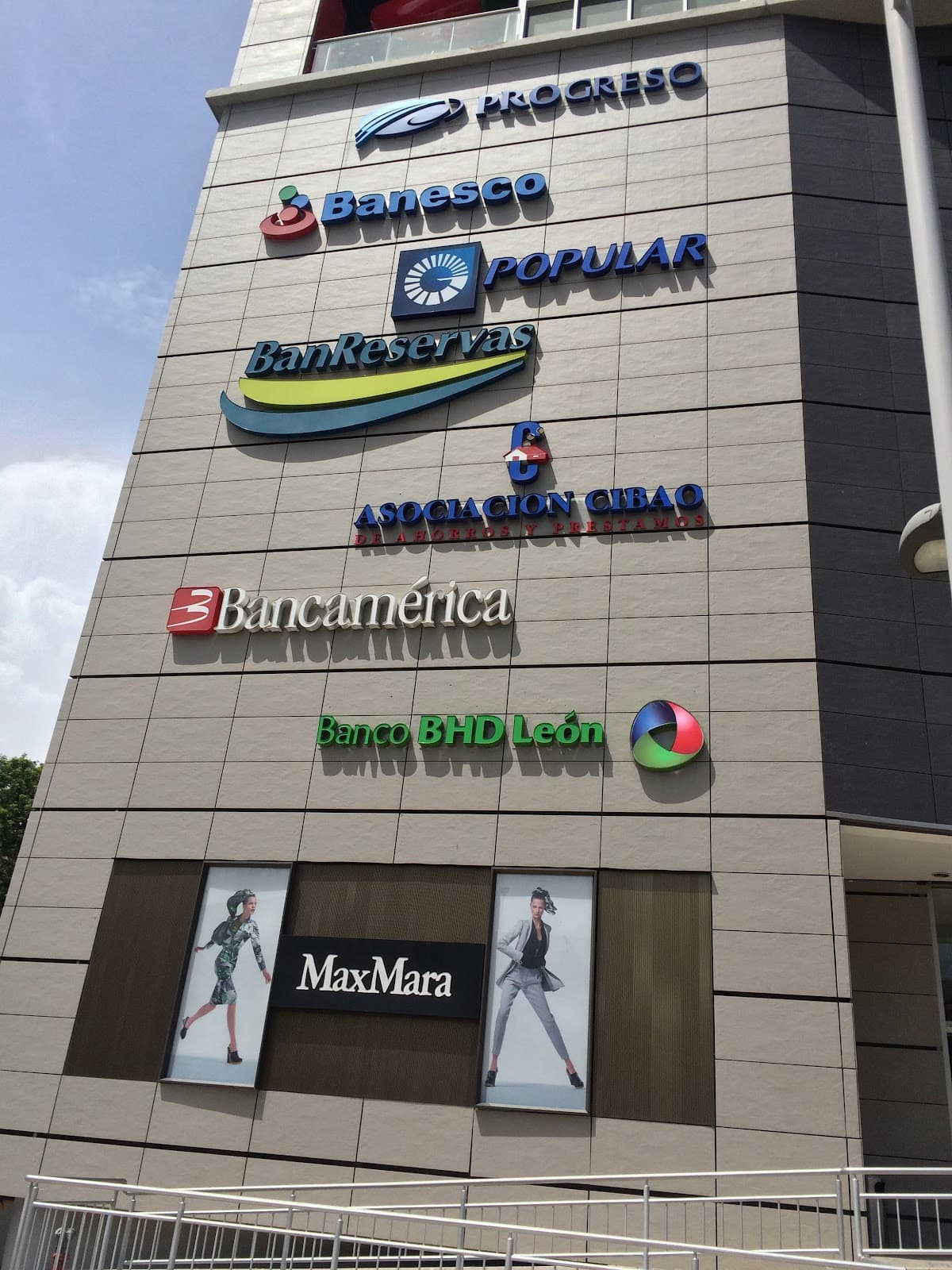 Banesco — Blue Mall