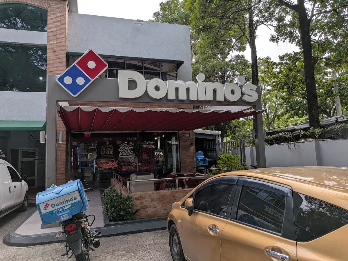 Domino's — Pizza - Av. Independencia