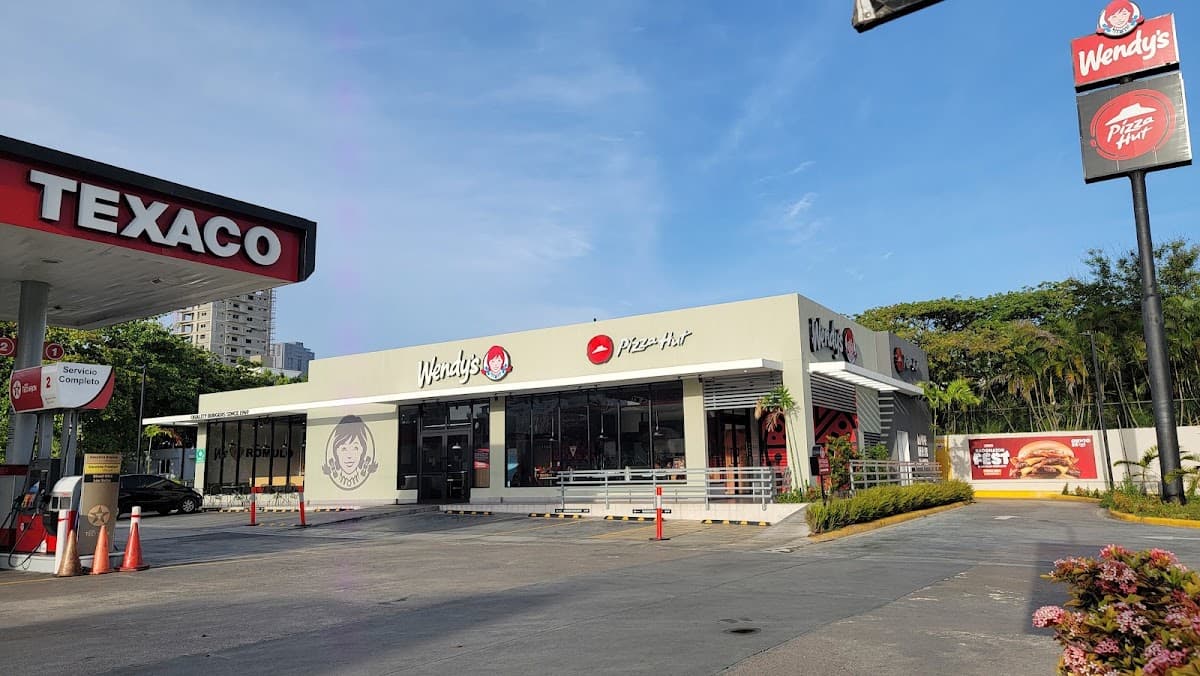 Wendy's — RESTAURANTE y Pizza Hut