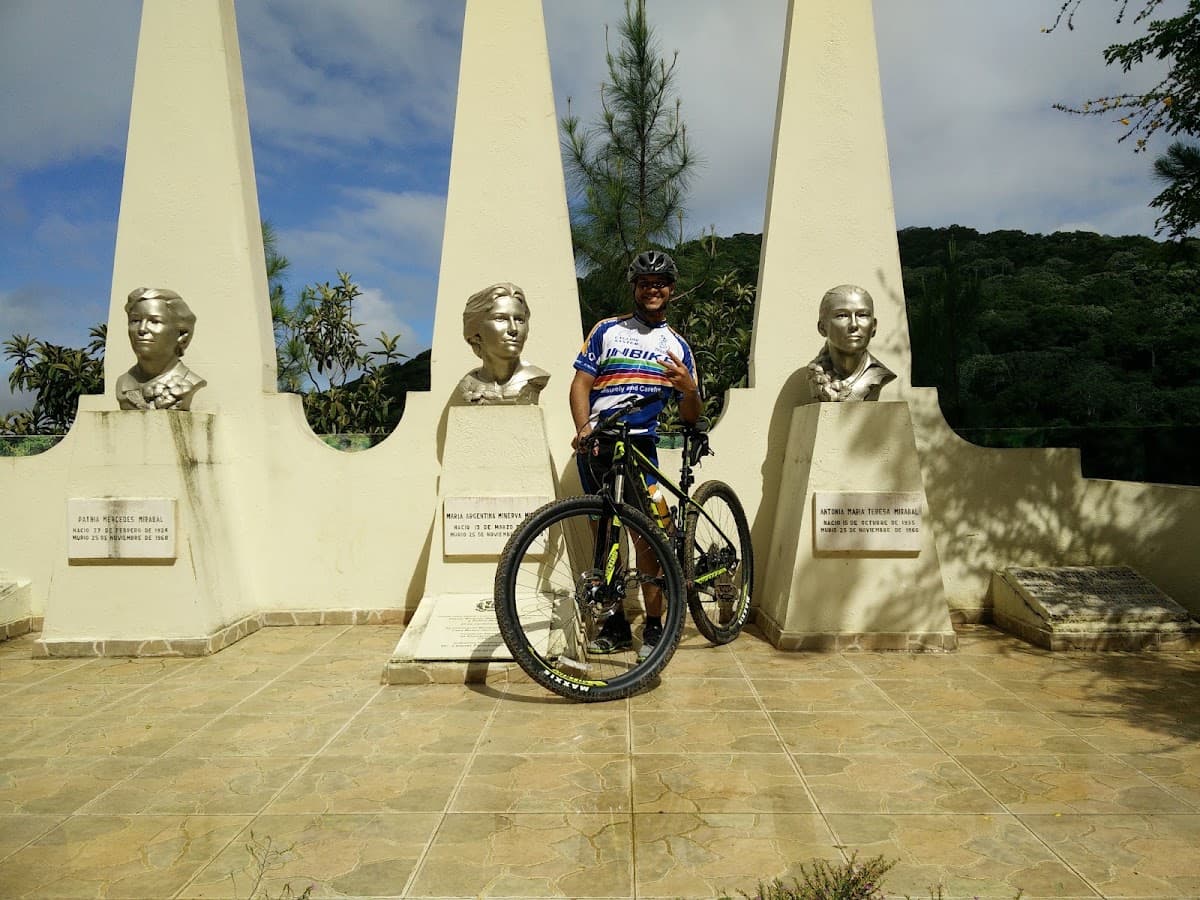 Monumento a las Hermanas Mirabal