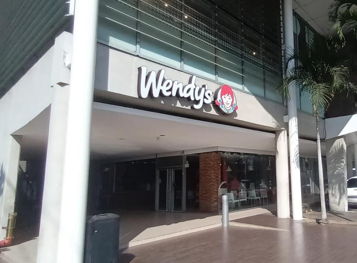 Wendy's — Av Salvador Estrella Sadhalá