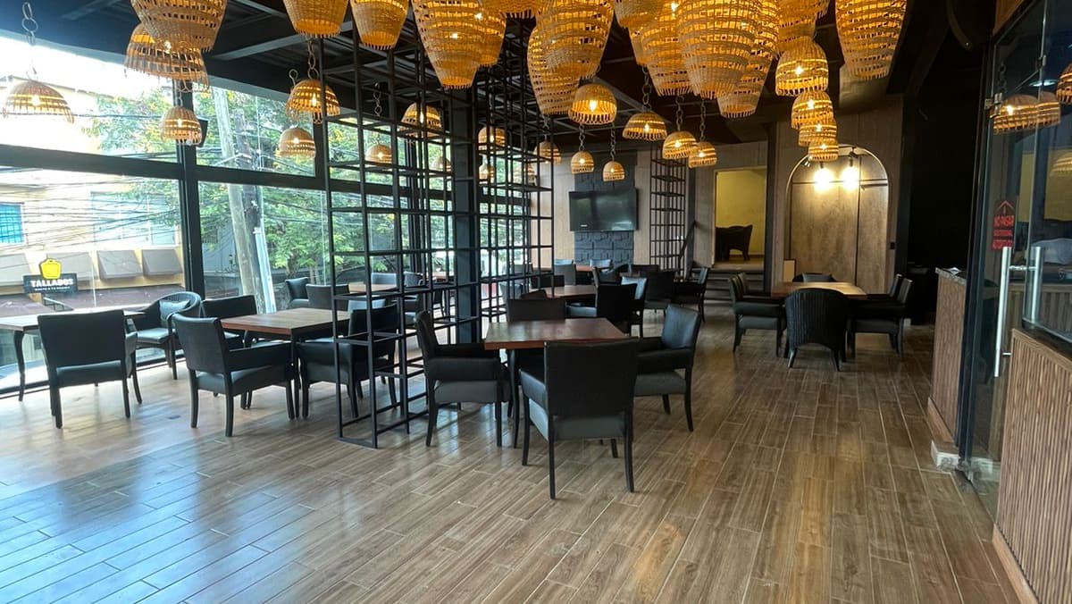 Lakasa Roof Restaurant & Bar