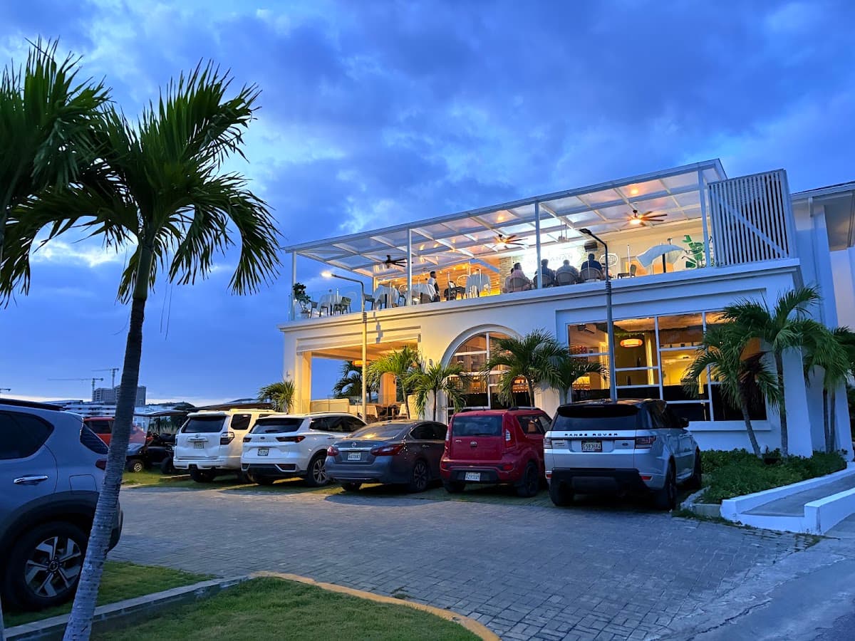 Ventanas Bar & Restaurant