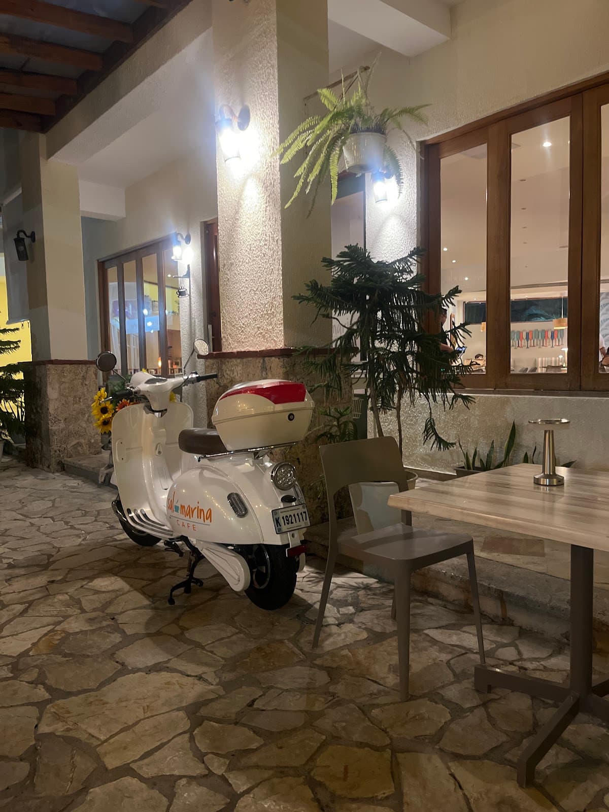 Sal Marina Restaurant