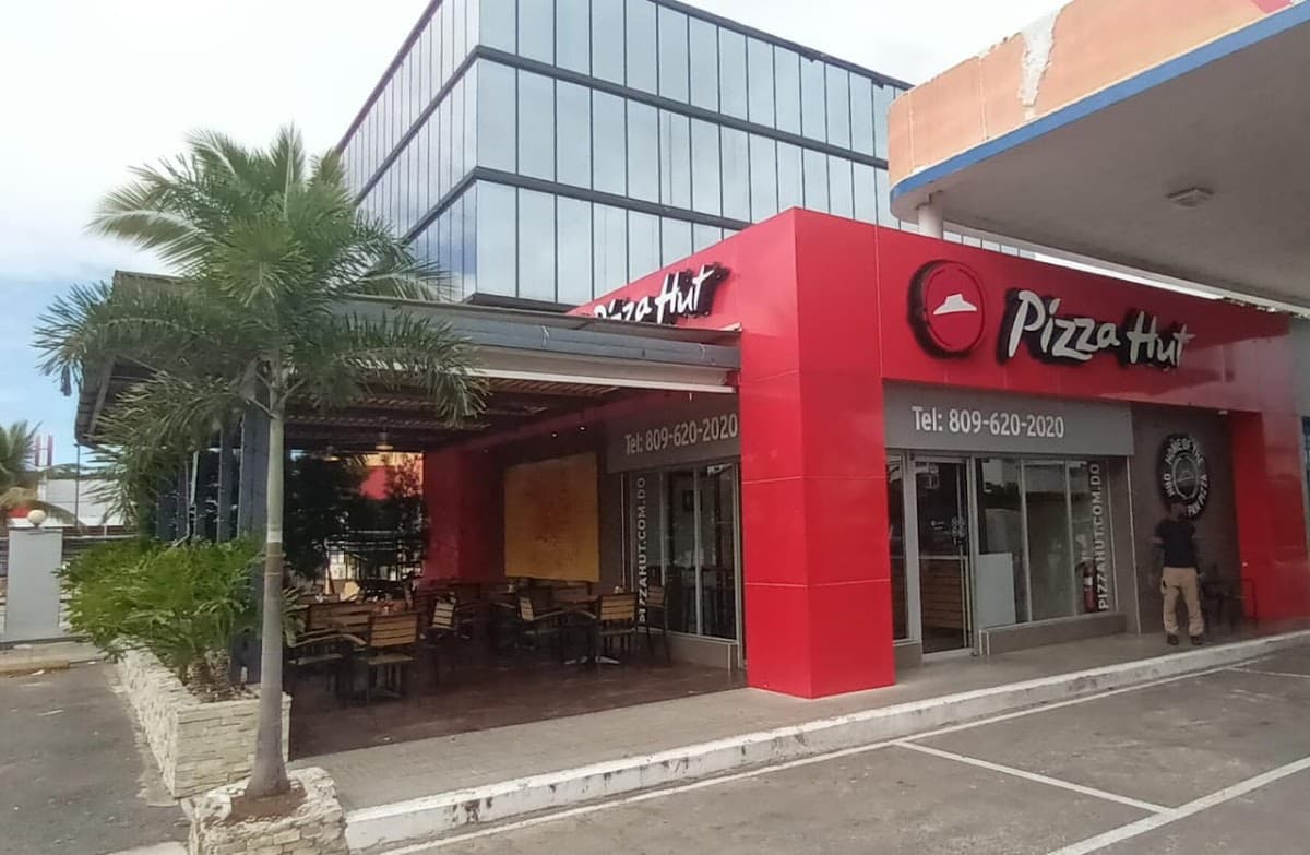 Pizza Hut — Av. República de Colombia 64