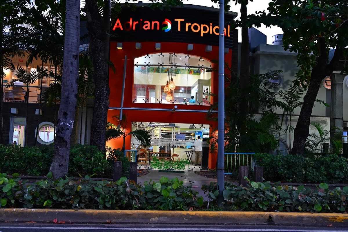 Adrian Tropical, Malecón
