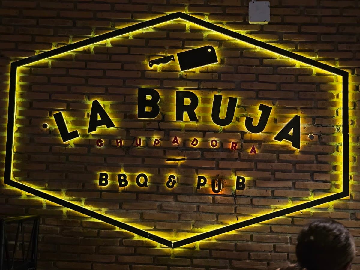 La Bruja Chupadora BBQ & Pub