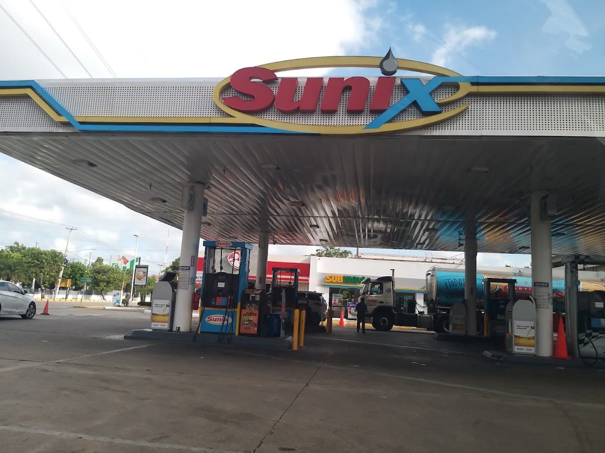Estación de combustible Sunix - La Kennedy