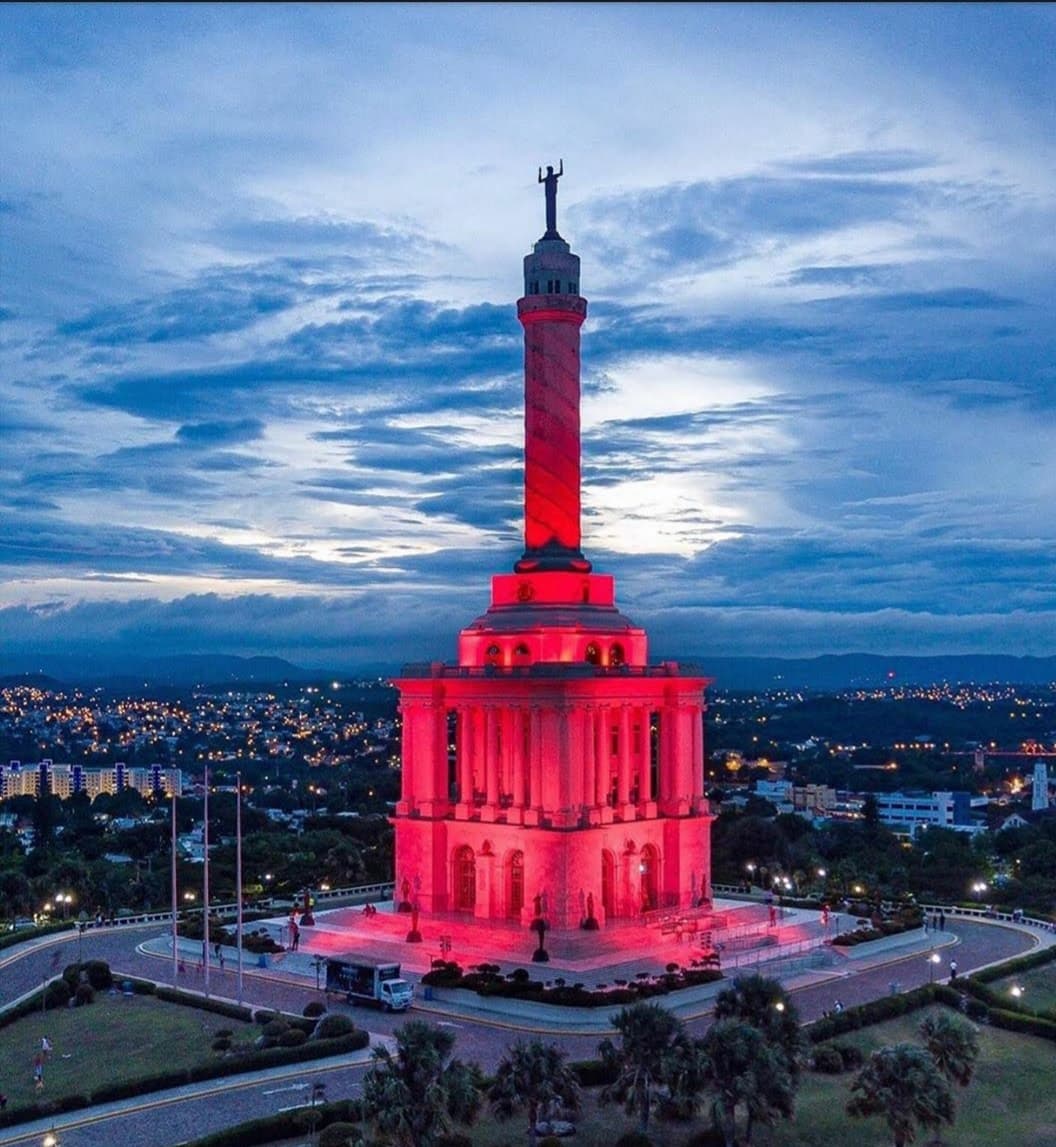 Monumento a los Héroes de la Restauración — Av. Francia