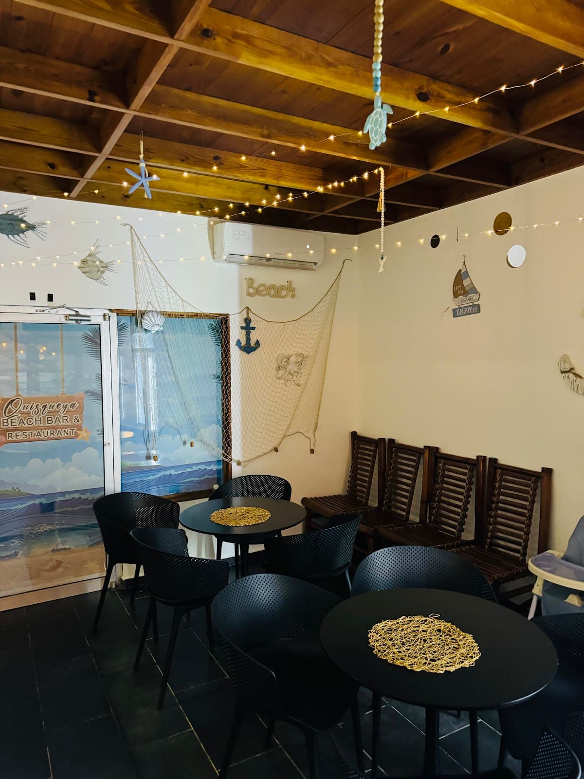 Quisqueya Beach Bar & Restaurant