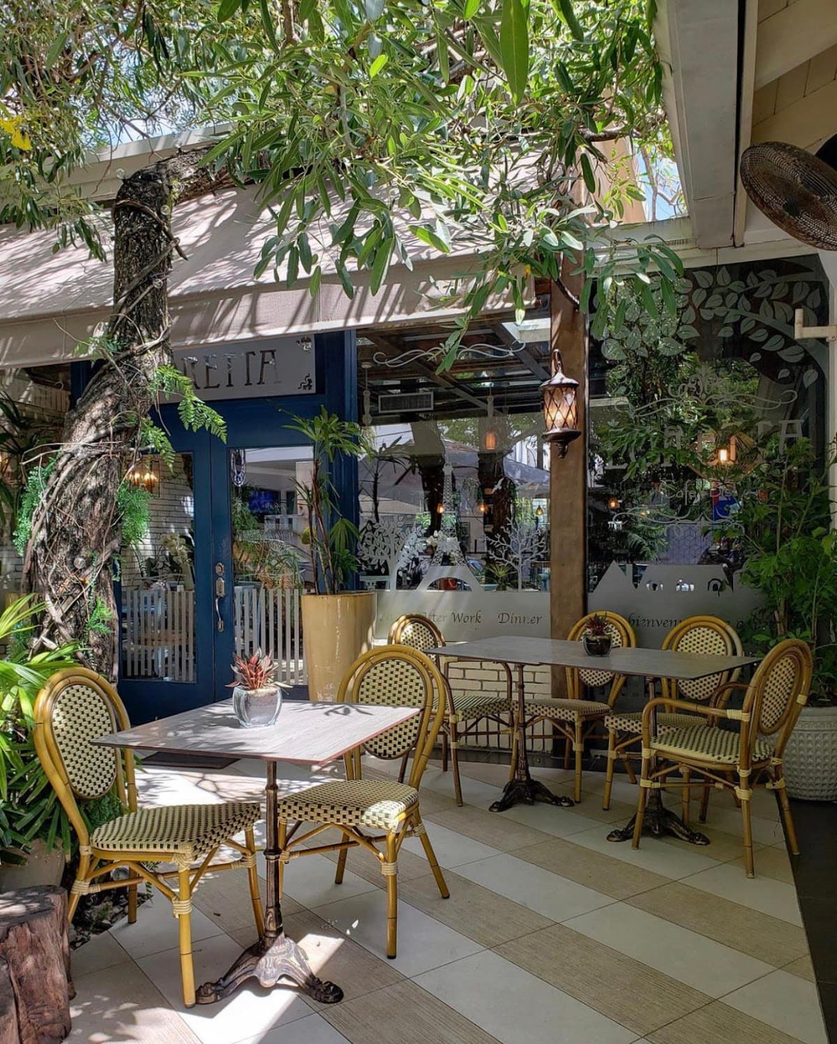 Loretta Café Bistro
