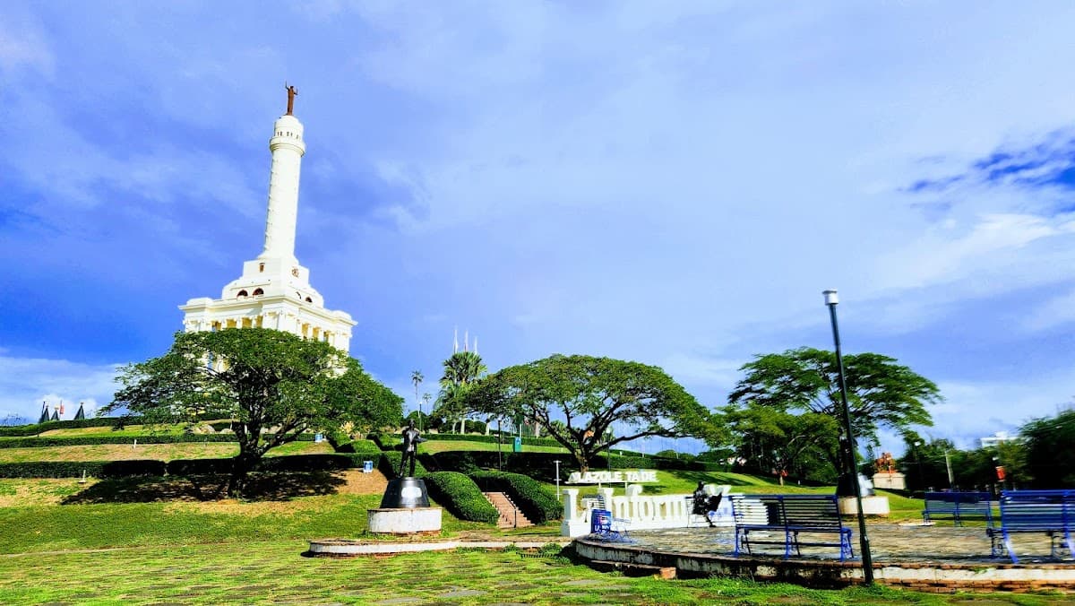 Monumento a los Héroes de la Restauración — Av. Francia