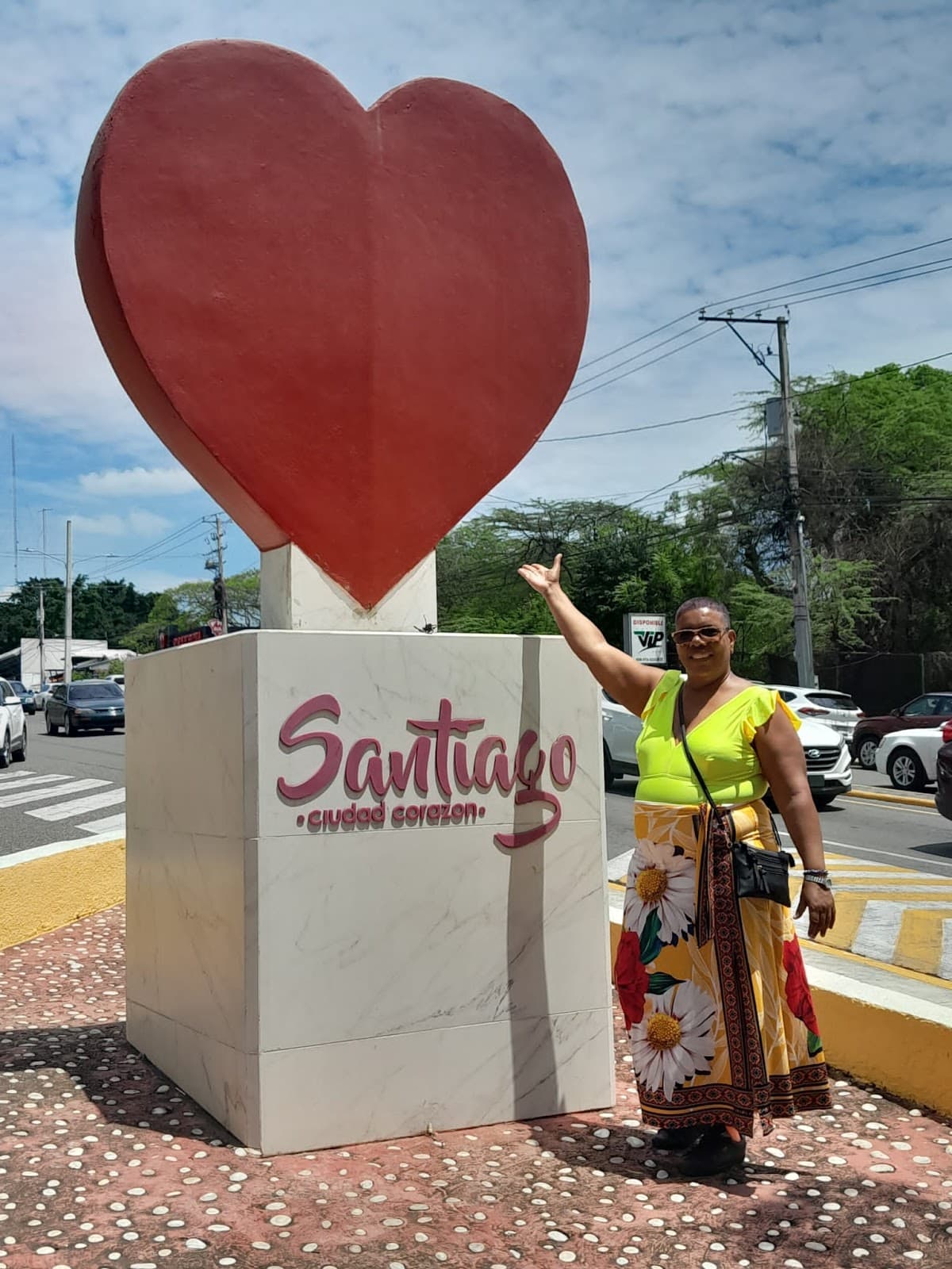Estatua Corazón Santiago de los Caballeros Autopista Duarte