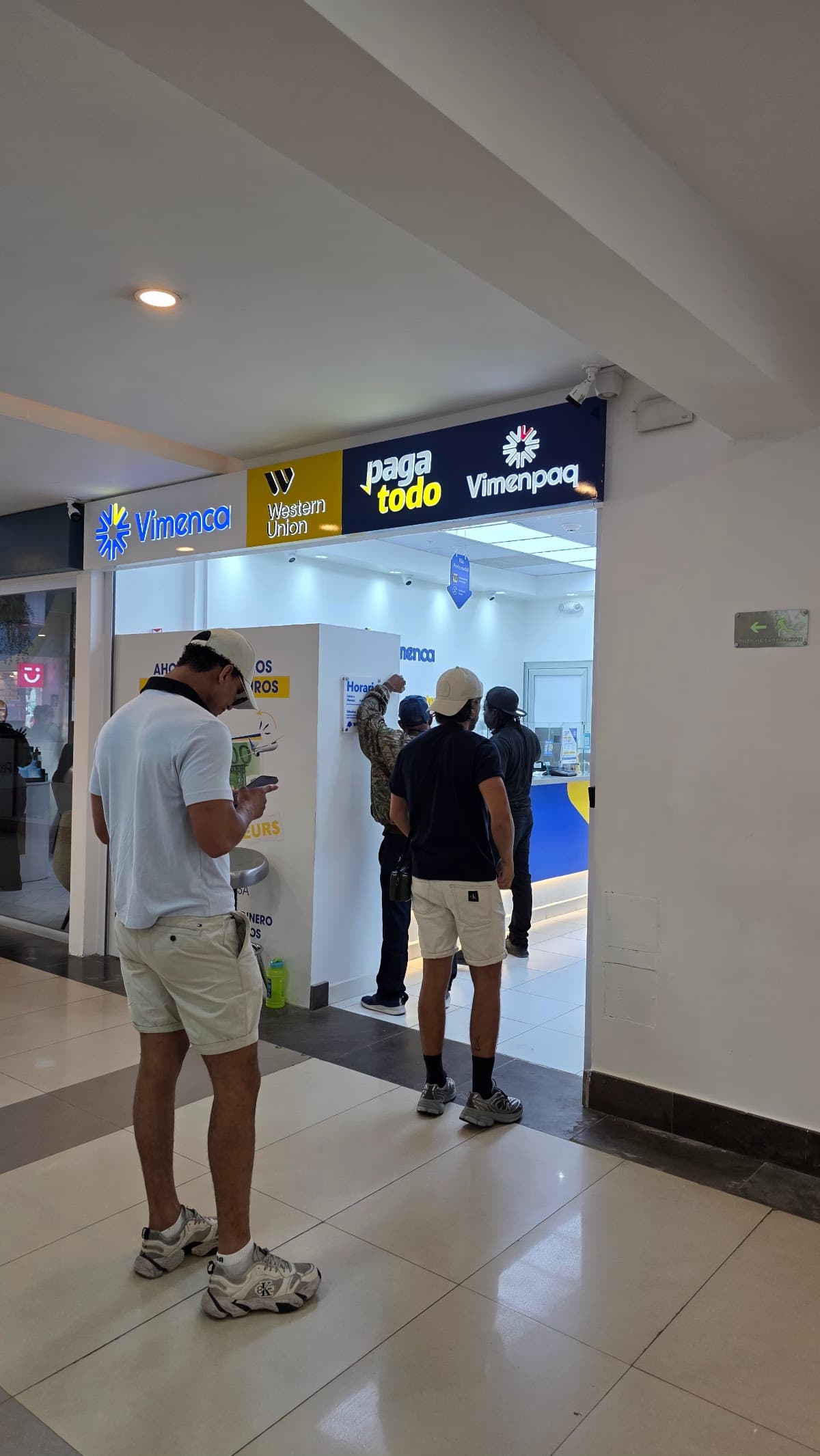 Western Union — Av Barcelo Km 8 Local Sl-12