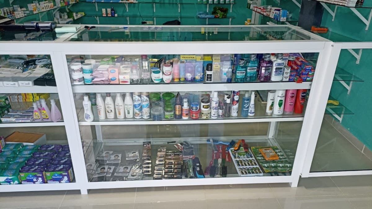 FARMACIA LOS TRES COMPADRES JEJ