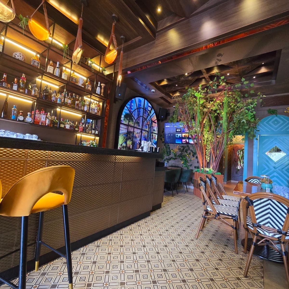 Piso 84 Tapas Rooftop Bar