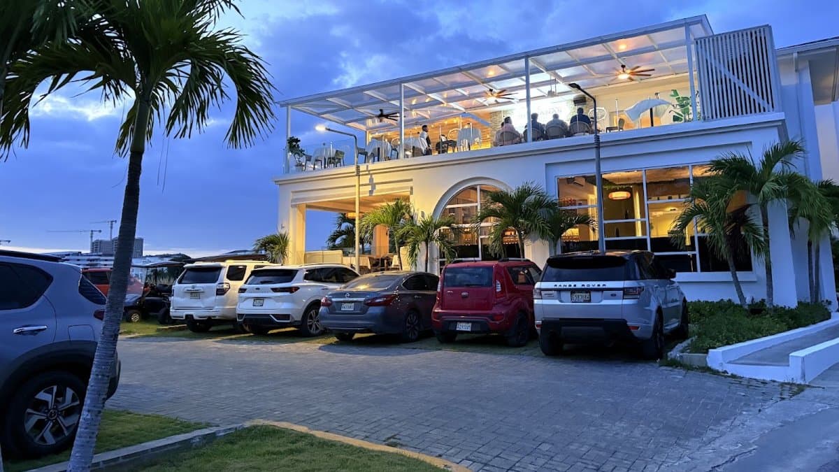 Ventanas Bar & Restaurant