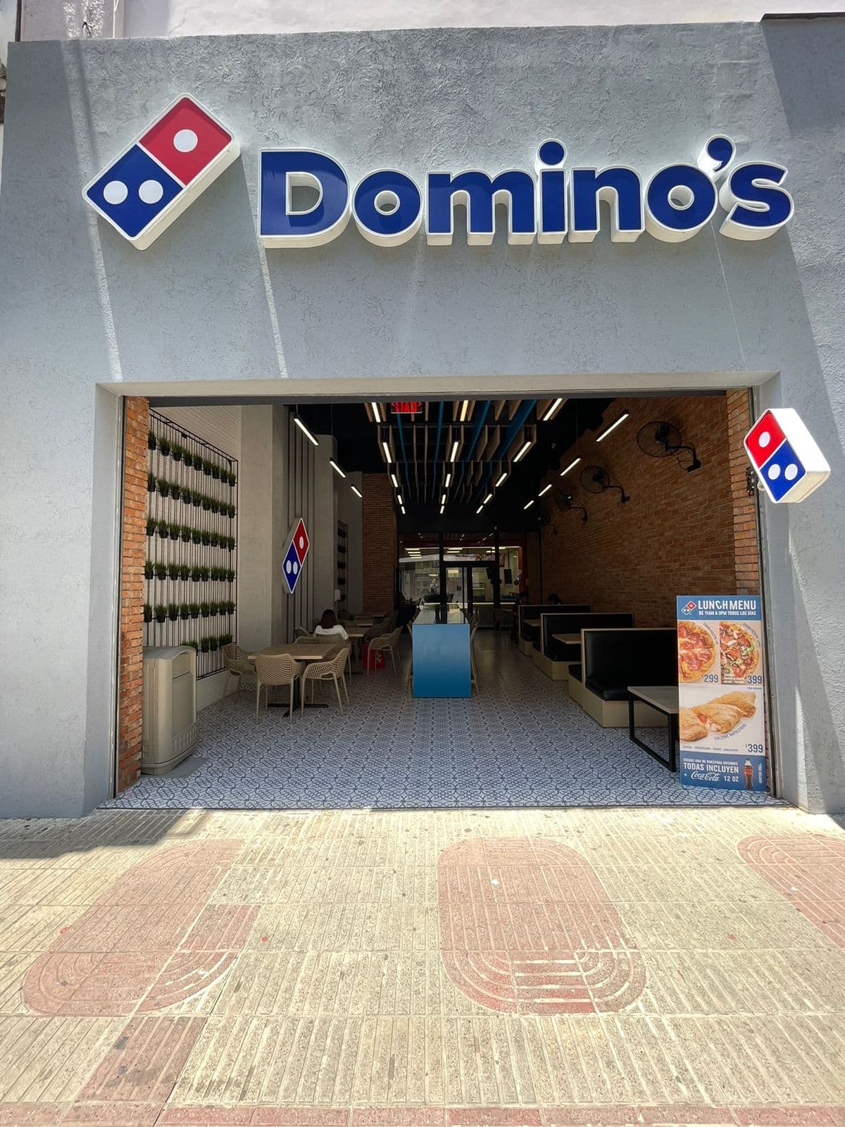 Domino's — Pizza - El Conde