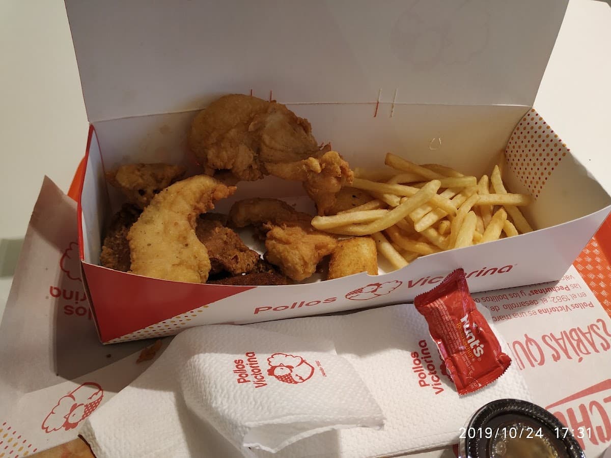 Pollos Victorina — • Ágora