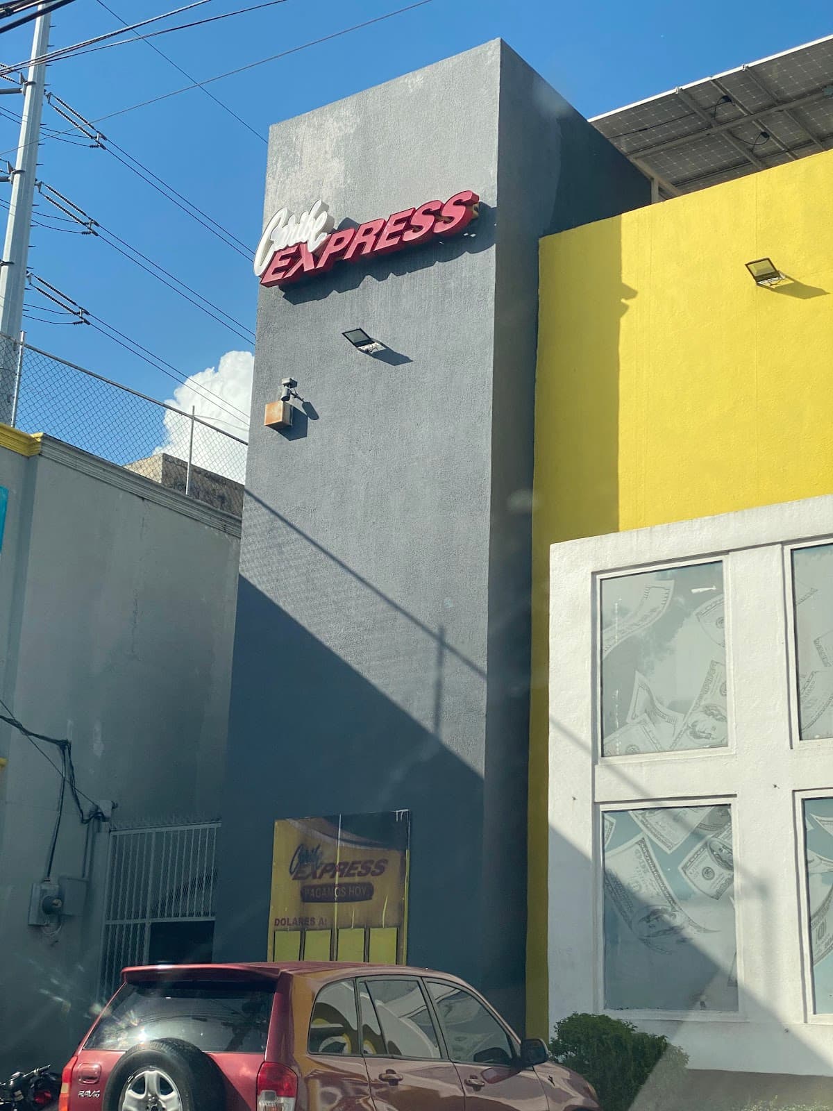 Caribe Express — Av Nicolás de Ovando &