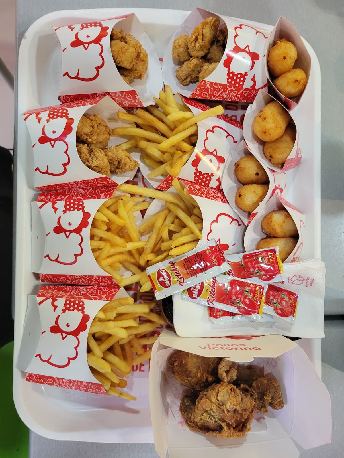 Pollos Victorina — Plaza Galeria