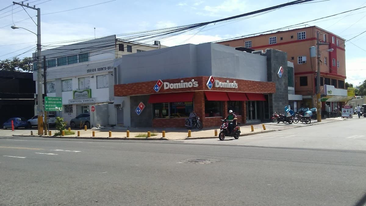 Domino's — Pizza - Av. Venezuela