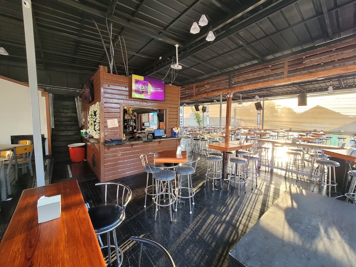 Ahí-Bar Café & Grill