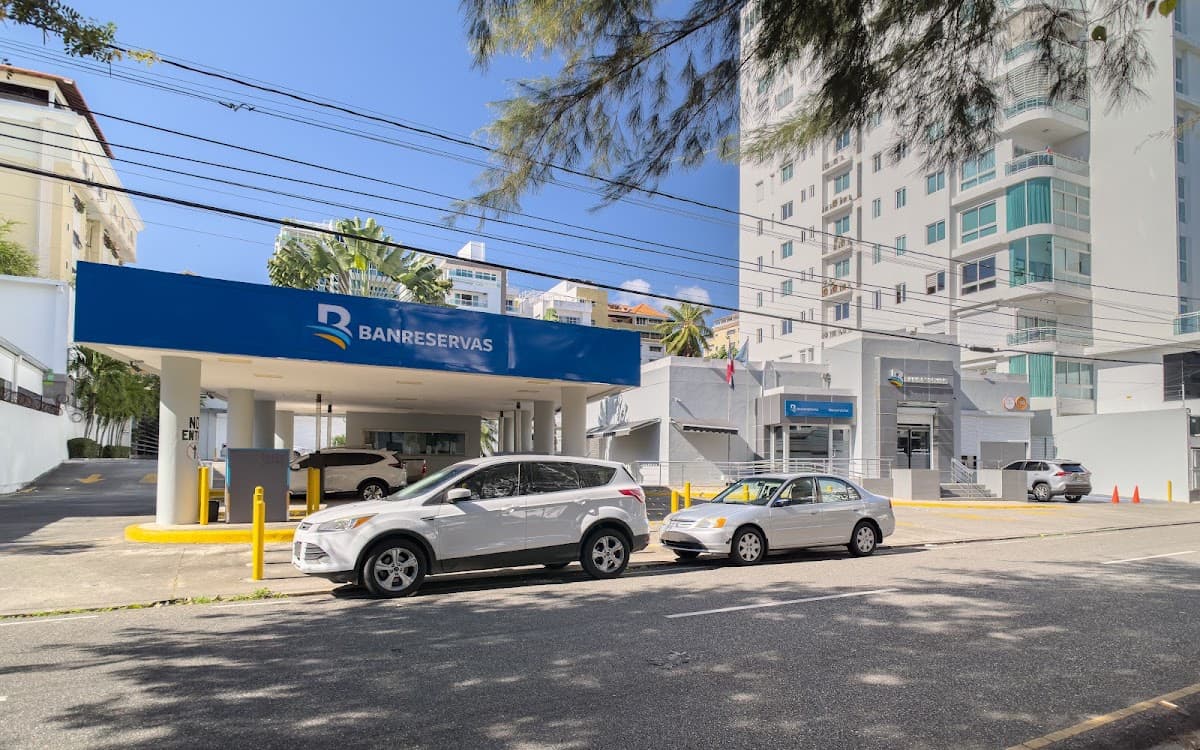 Banreservas — Av. Sarasota 102