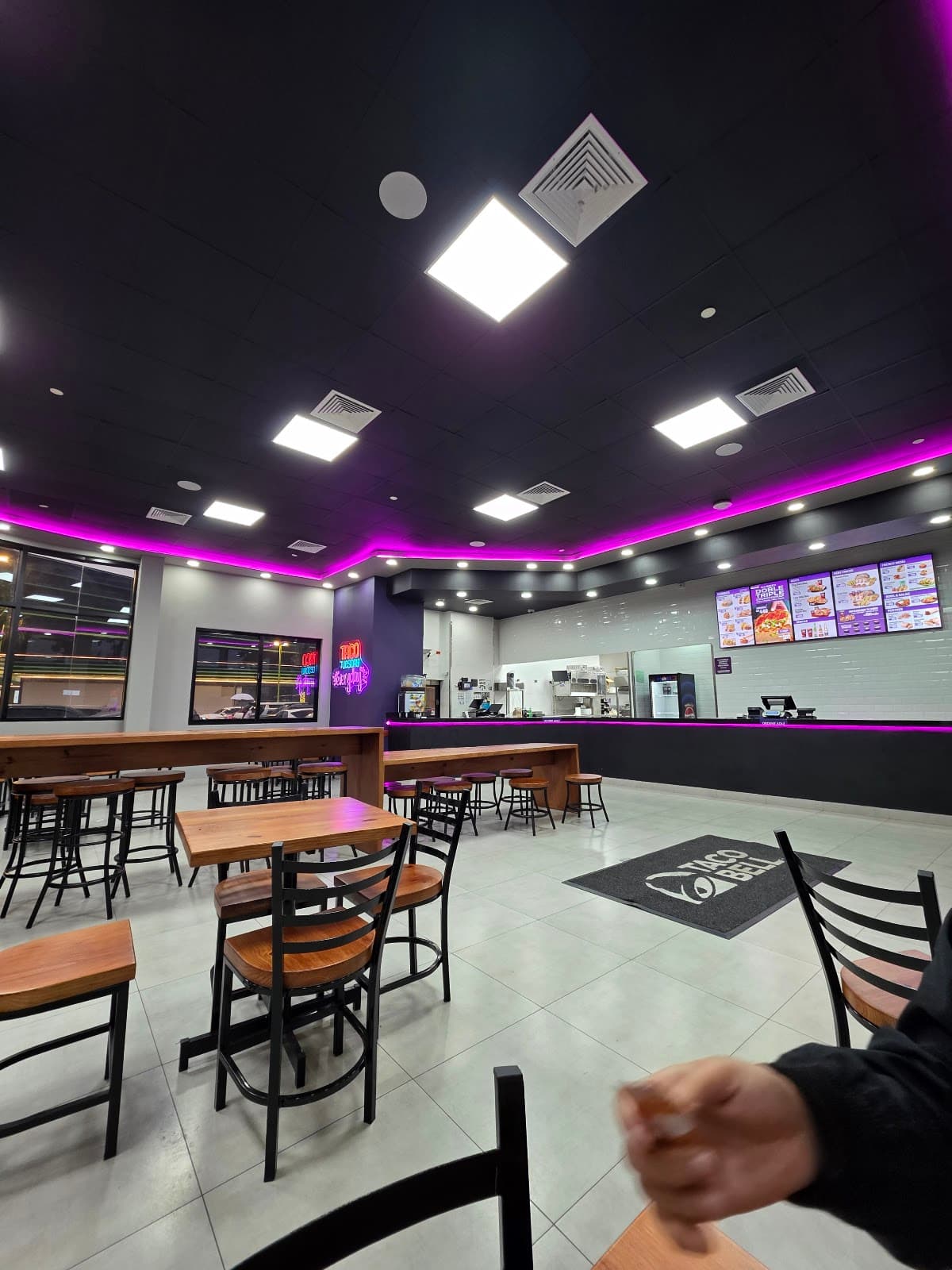 Taco Bell — Patio Embajada