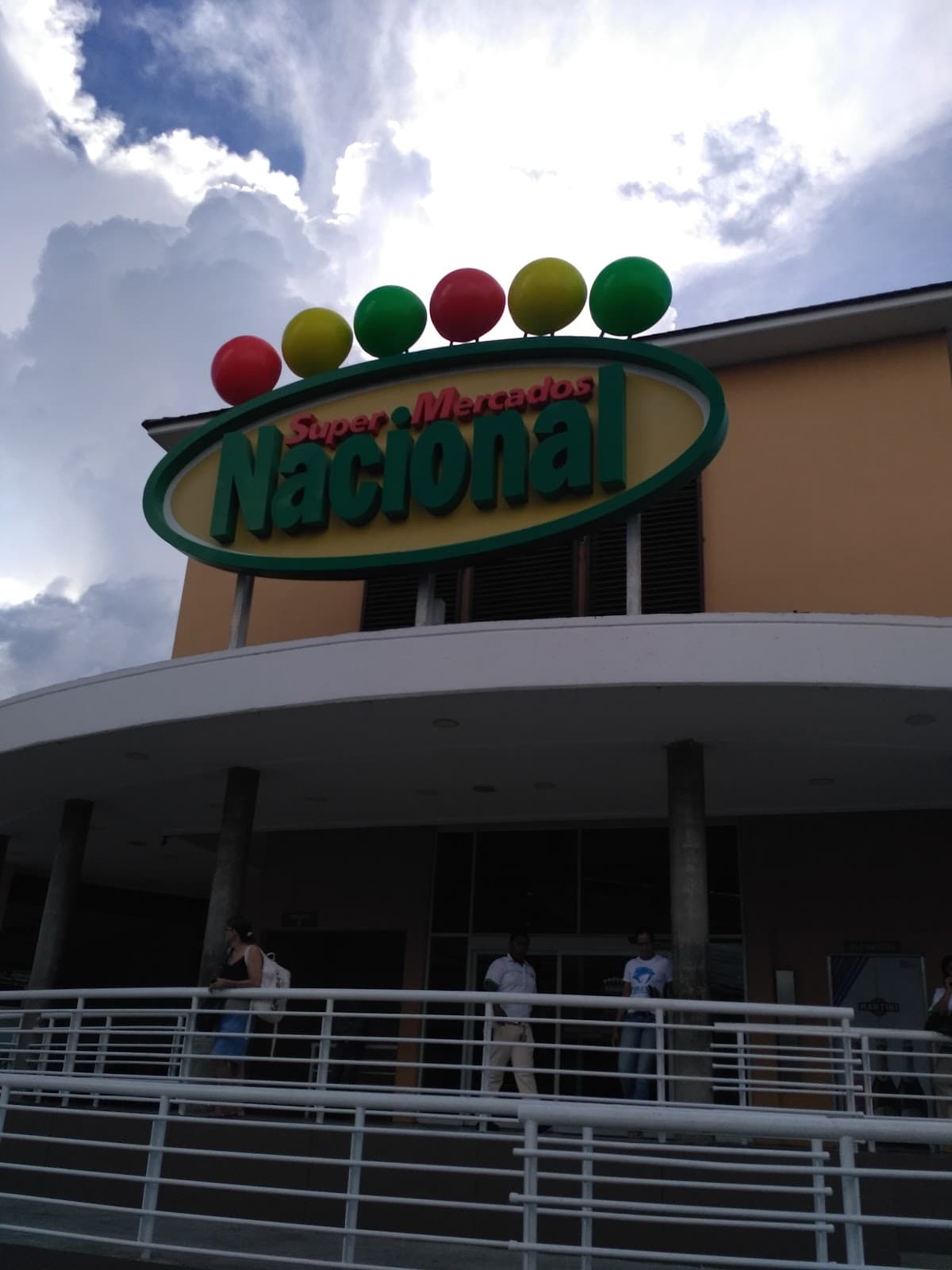 Supermercados Nacional — Av. Independencia