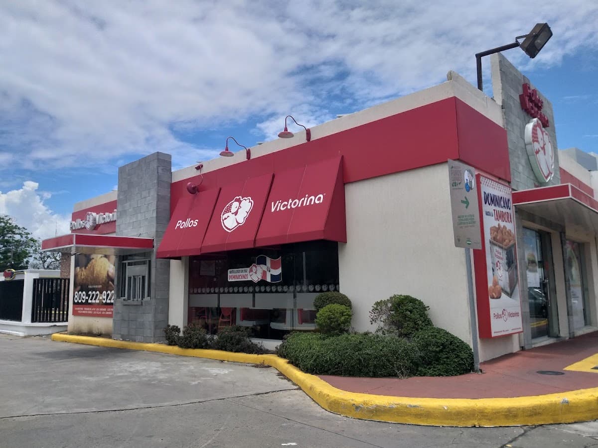 Pollos Victorina — Av. Tiradentes 63