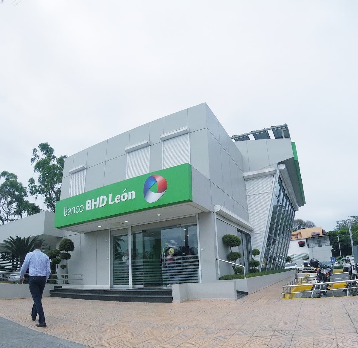 Banco BHD — Av. Máximo Gómez