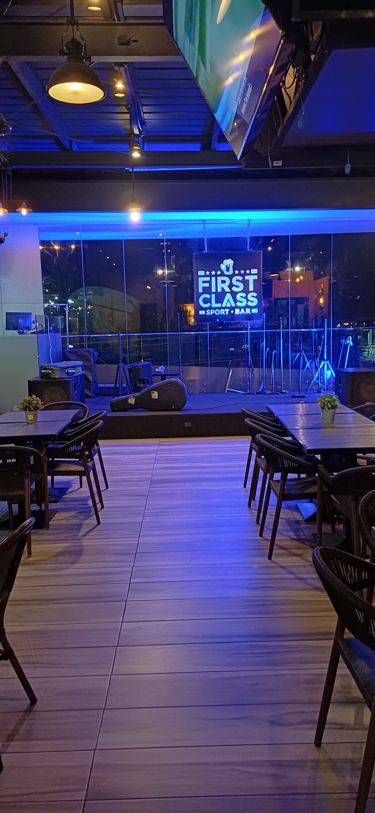 First Class Sport Bar