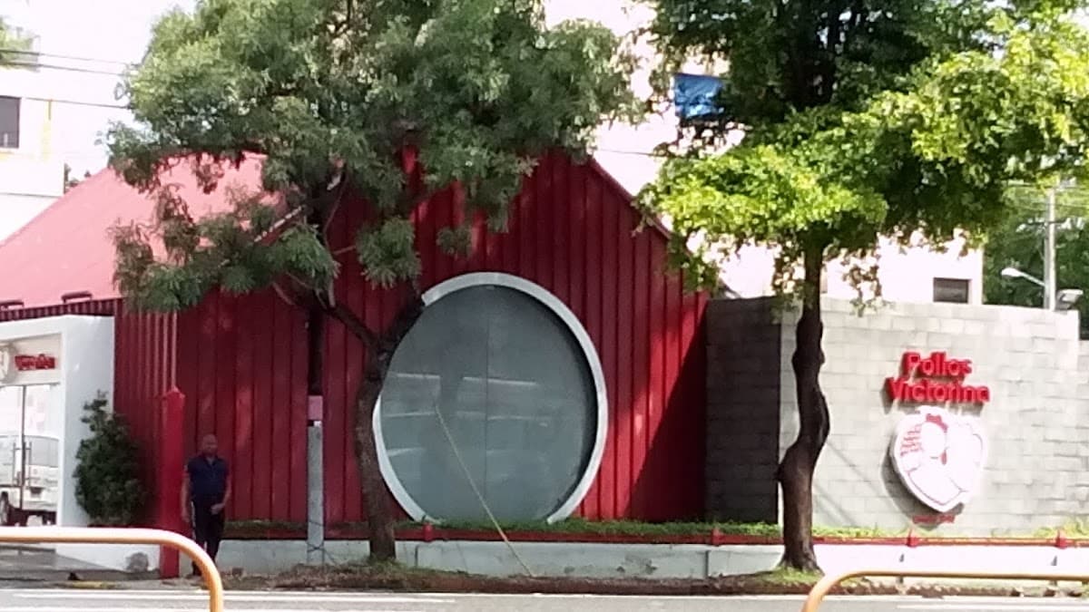 Pollos Victorina — Av 27 de Febrero