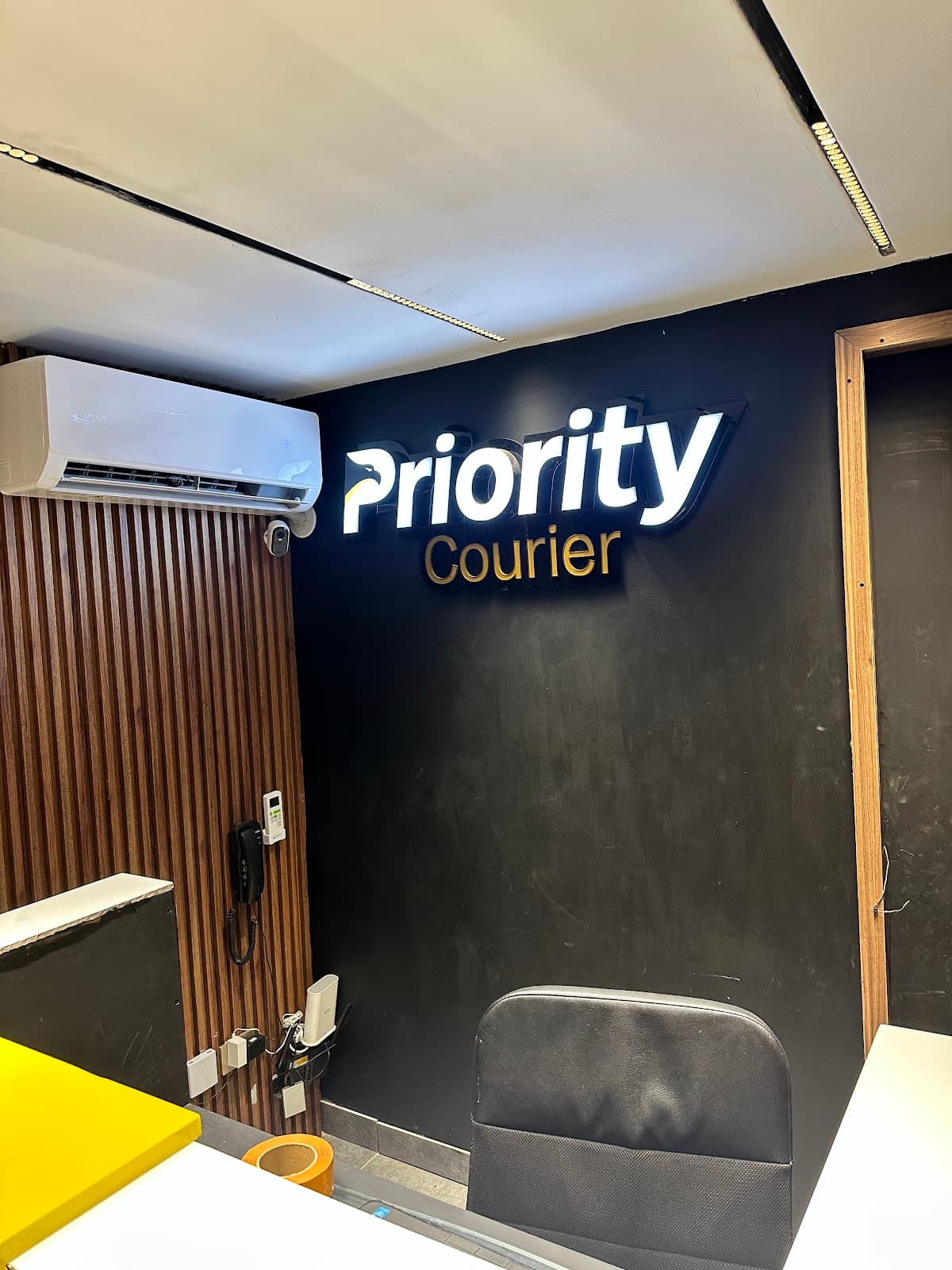 Priority Courier — Los Mina Norte