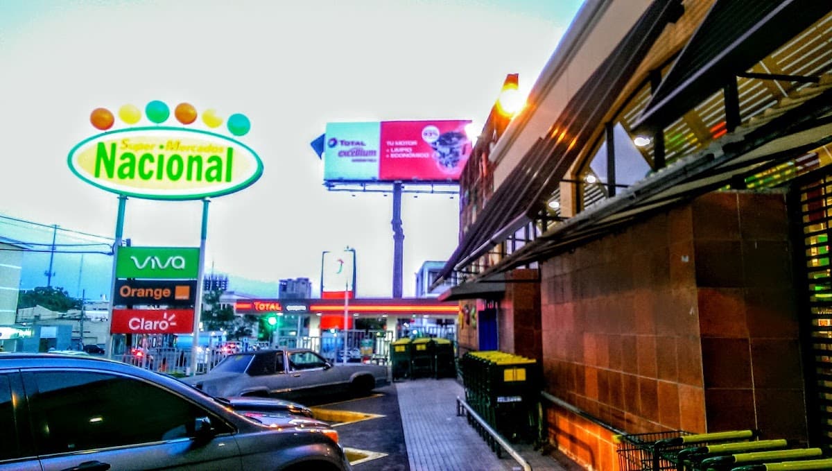 Supermercados Nacional — Máximo Gómez
