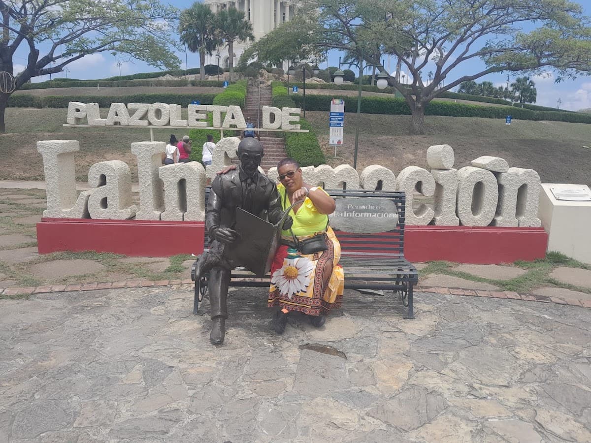 Estatua Corazón Santiago de los Caballeros Autopista Duarte