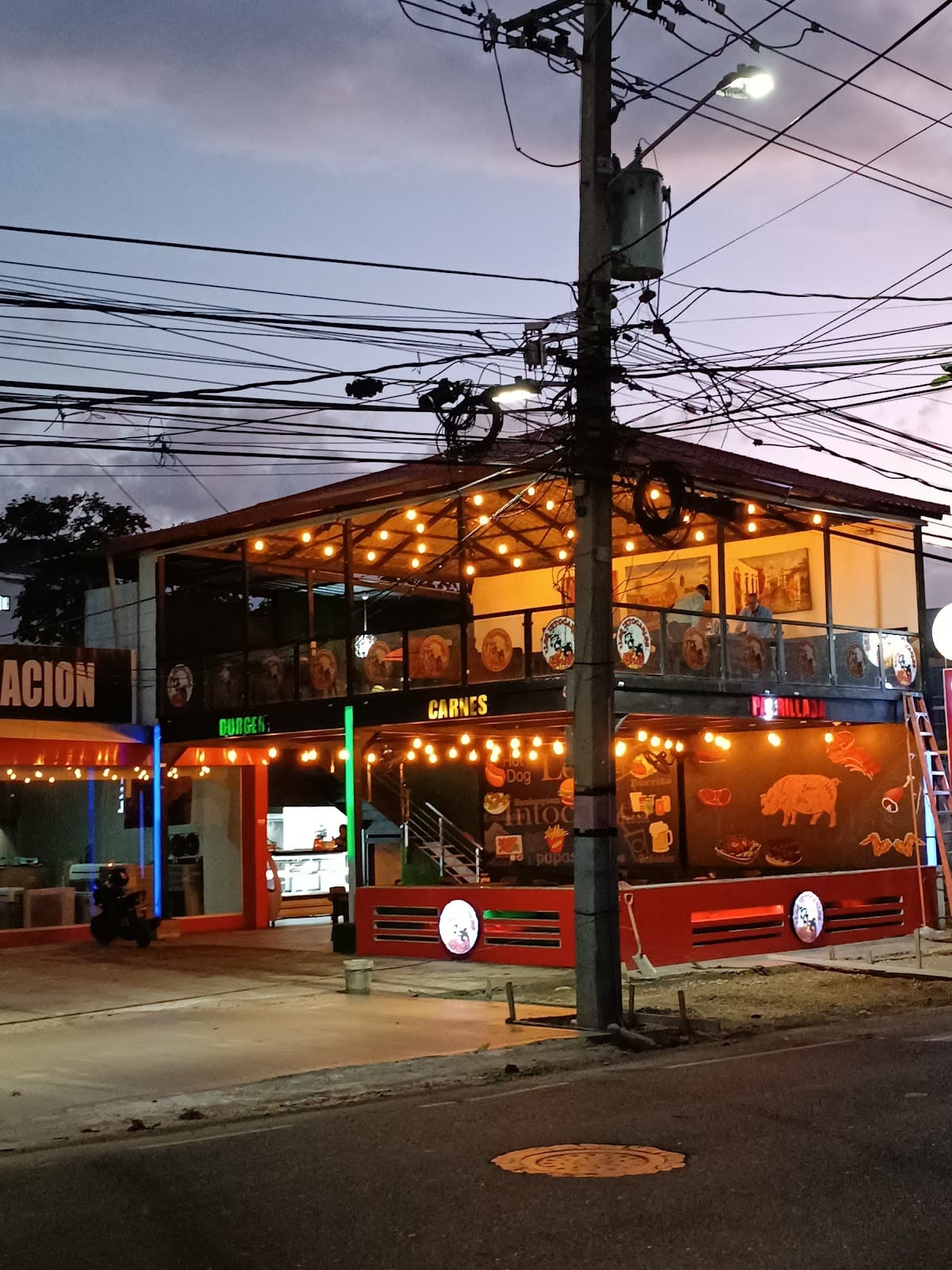 Los Intocables Grill