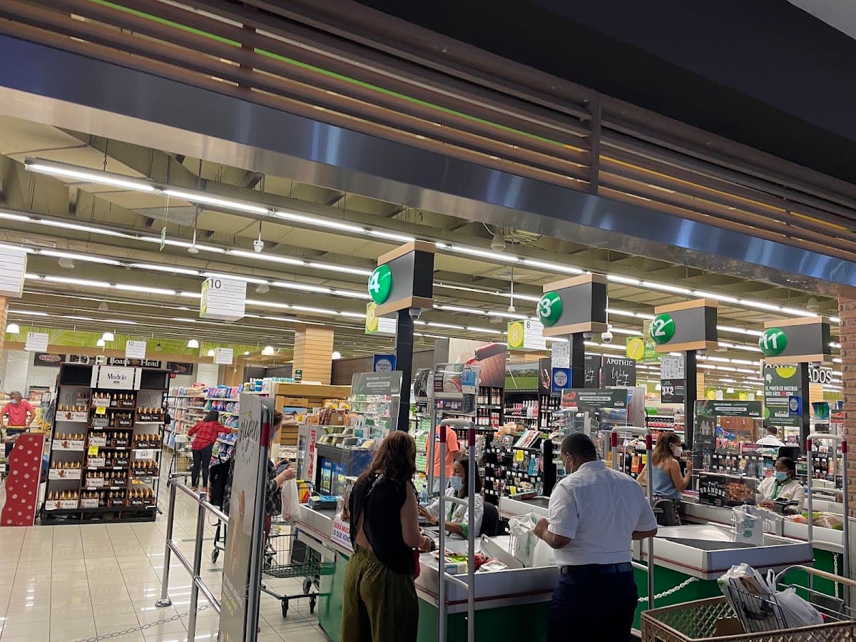 Supermercados Nacional — Av. Sarasota