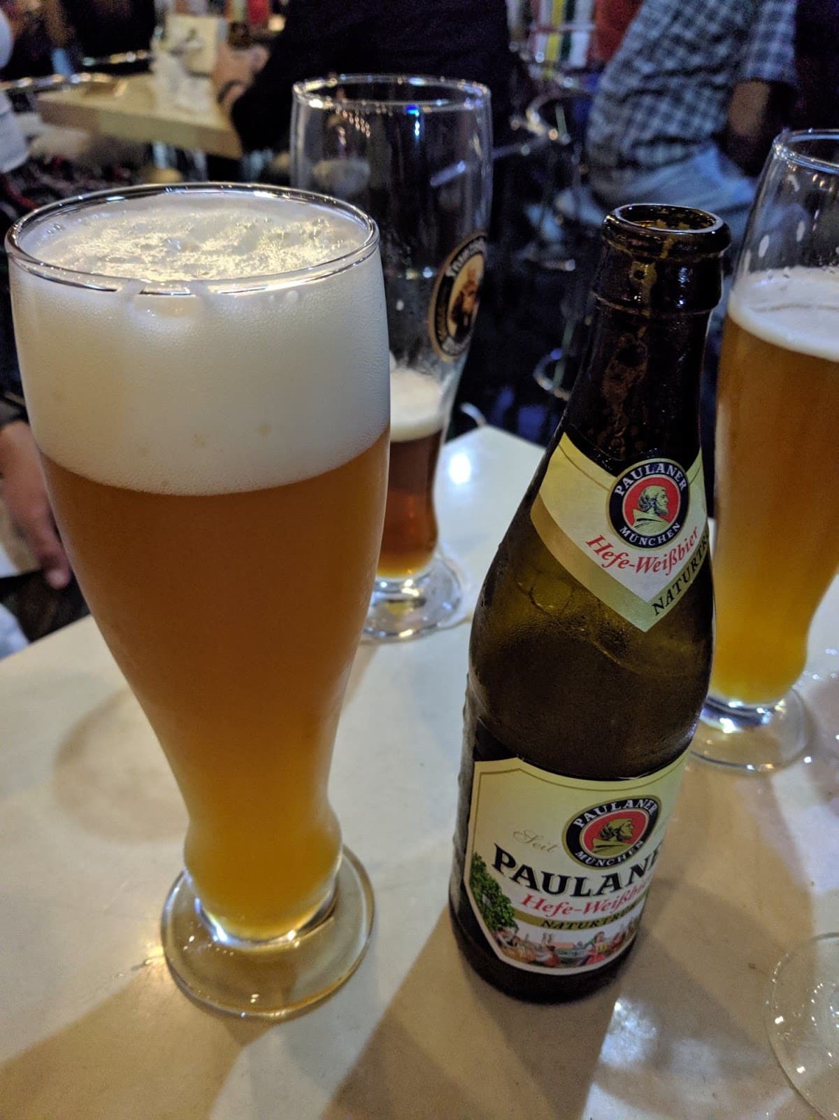 Ahí-Bar Café & Grill