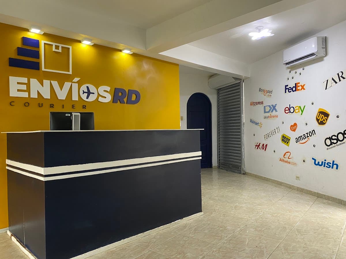Envíos RD — Al frente de la antigua gallera