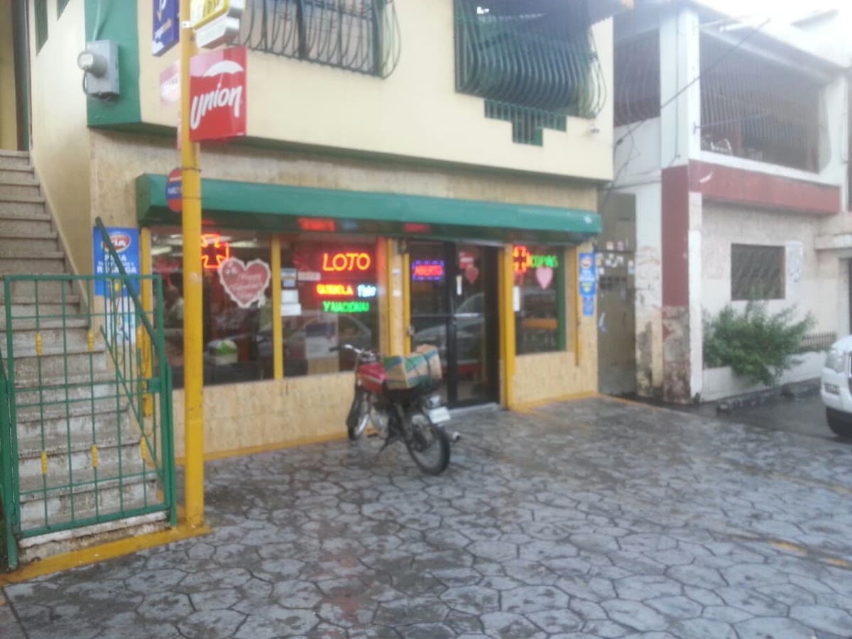 Farmacia Embajadora De La Salud