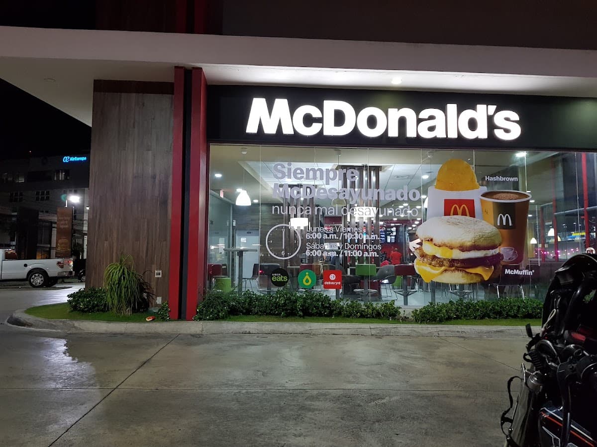 McDonald's — • Núñez de Cáceres