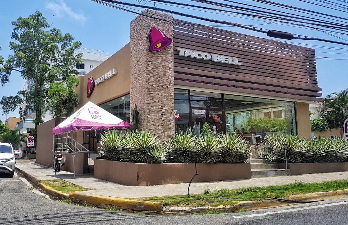 Taco Bell — Av. José Núñez de Cáceres &