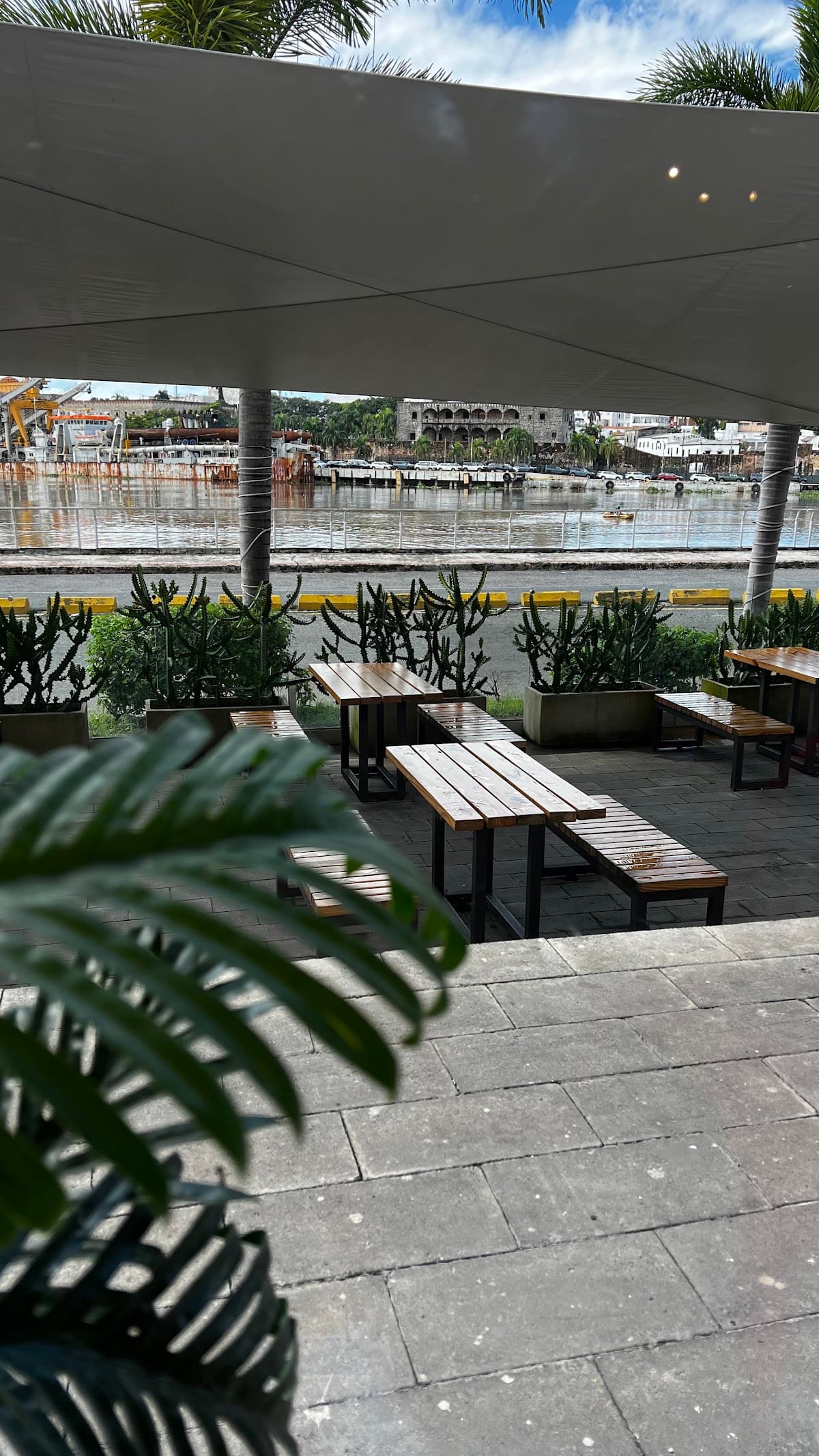 Riverside pizza